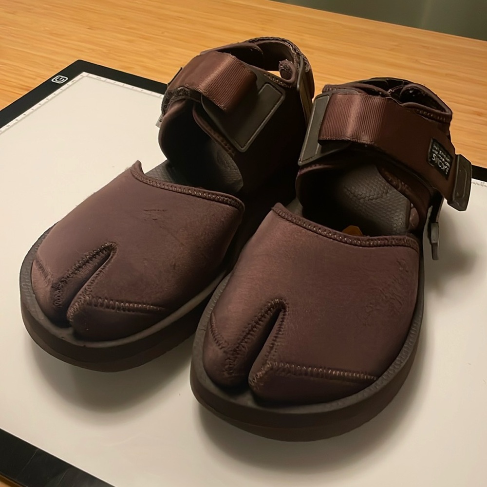 Suicoke tabi Sandals in dark coffee colour size US 7 /USW 9 EU 39 unisex